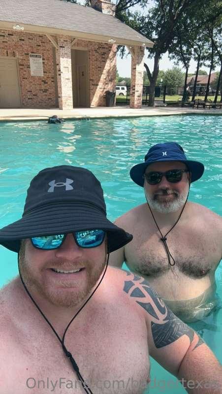 More pool time with @manofsteel1979 …hmmm what else are we g..
