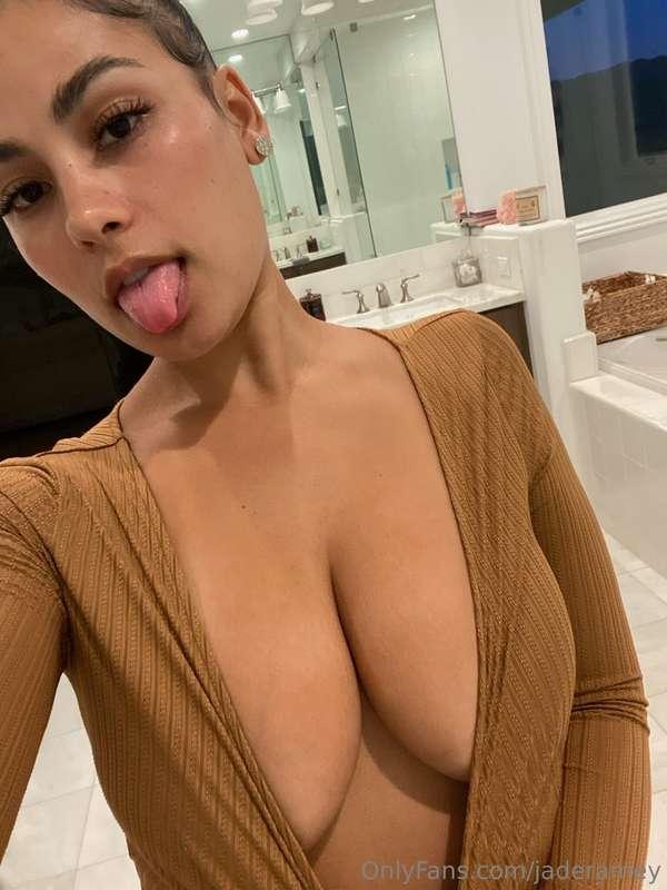 Some titties for your timeline ;)