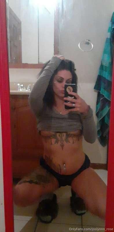 joslynnn_rose image #0