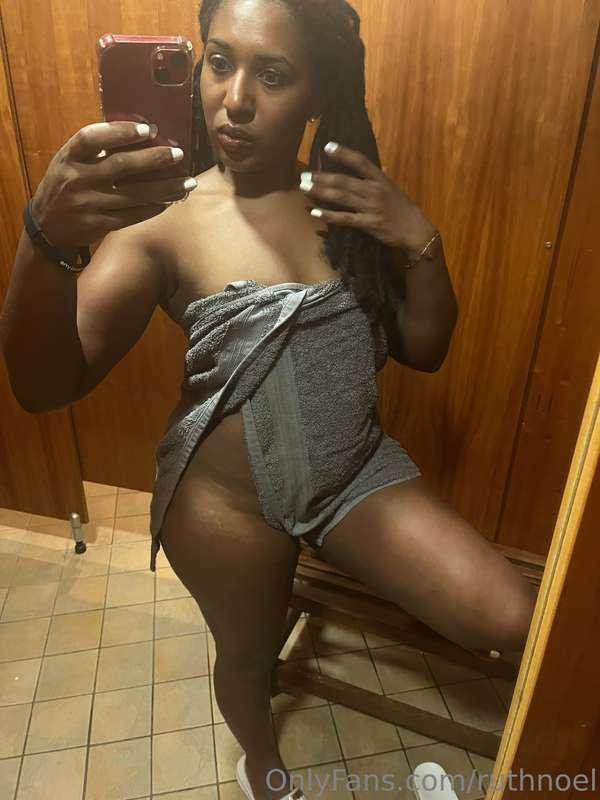 About to get clean 💦💦💦💦