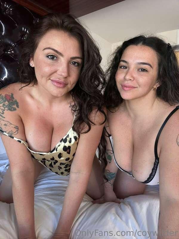 Just 2 innocent girlie's have a pajama party, right? 😳 @smil..