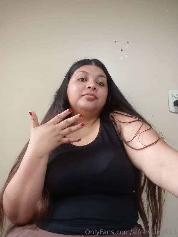Do you like the color of my nails? 