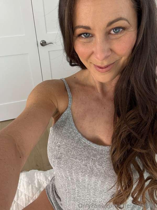 I want your full attention now sugar mommy is calling you..😘..
