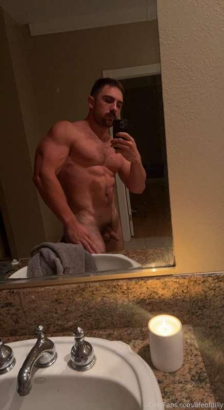 Pre candle lit bath time 😌 I’m always mega relaxing…
