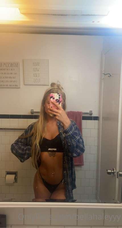 bellahaleyyy main image