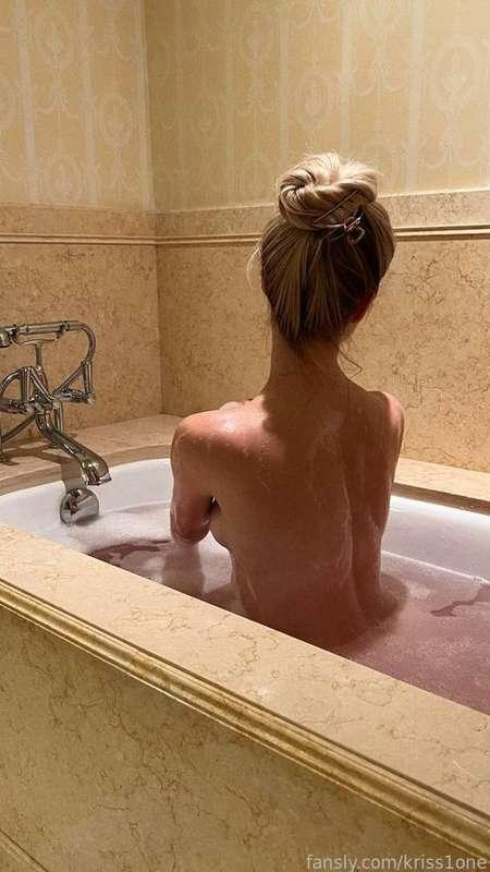 A relaxing bath is the best way to end my night 😉
