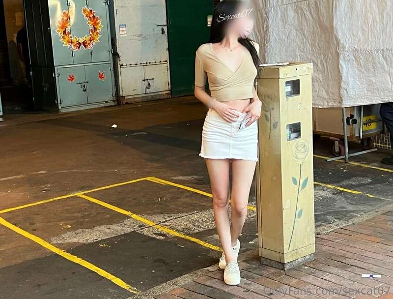 💗💗💗  貓公任務系列： 廟街扮企街大作戰🤣💗  貓公今晚要貓仔自己一個漫遊廟街，仲要貓仔真空凸點咁樣，真係要好大既勇氣..