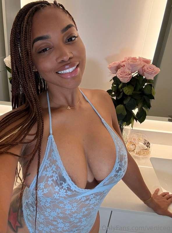 Sweet smile, filthy thoughts 😇🔥 guess what’s on my mind?