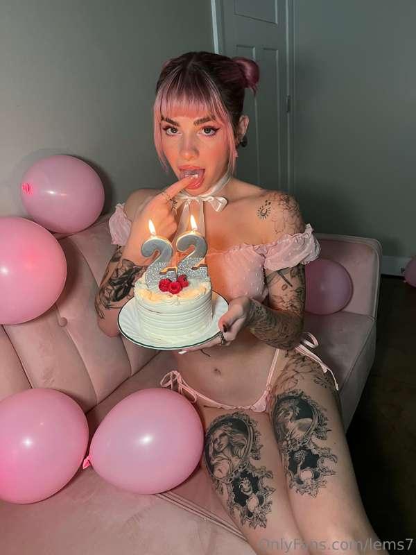 two days till 22!!! tip me or check out my amazon wishlist i..