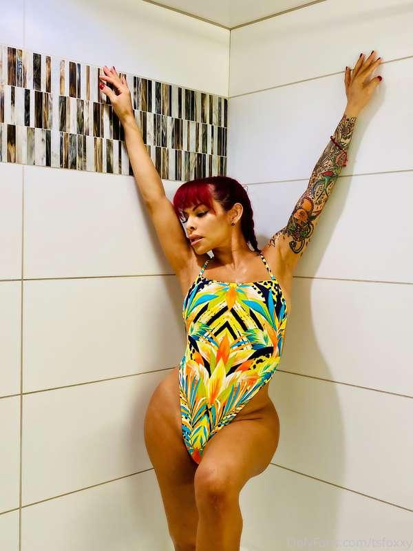 Friday FUNday with your Mami. @foxxy702