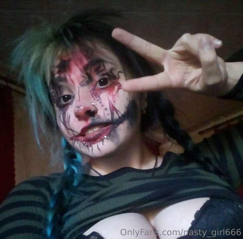 How would you like to play a Halloween game with me?🎃

 I am..