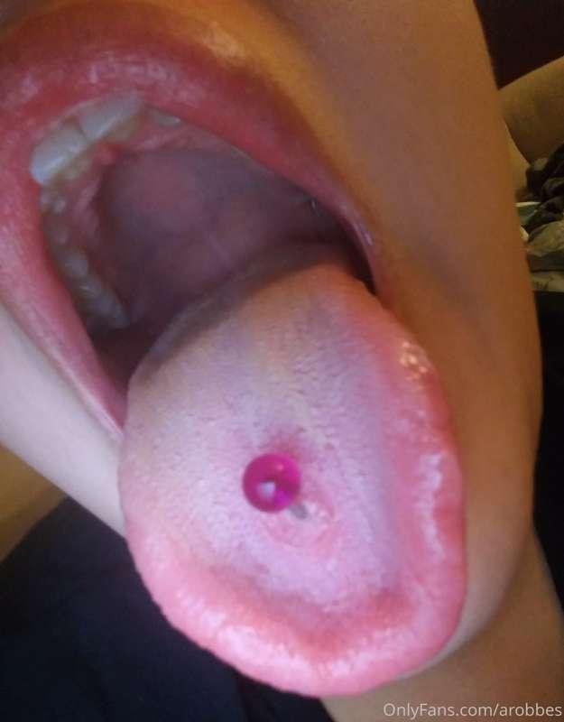Wanna put your cock in my mouth ?