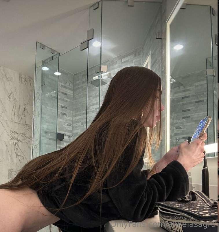 Waiting for your messages in my DM cutie ❤️