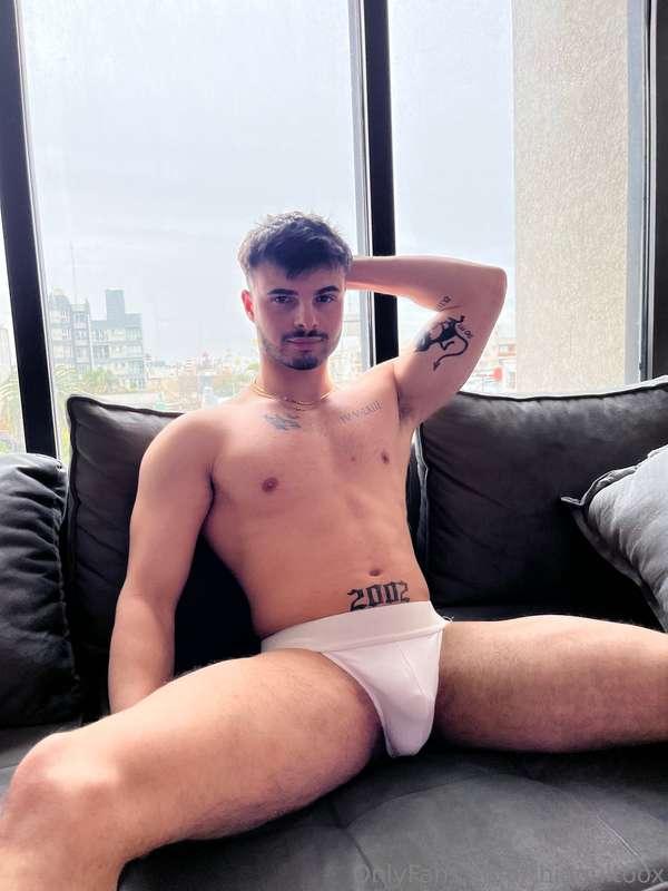 open legs thinking of you 🙊 give me a like and leave me your..