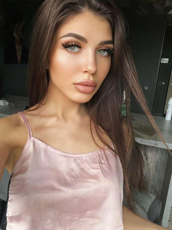 ## **Your favourite girl Lily have a gift for you👄** 
Dm me ..