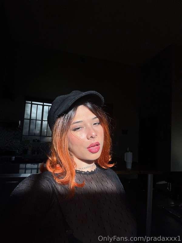 A pretty hot girl is always bossing😌You can felling, don’t y..