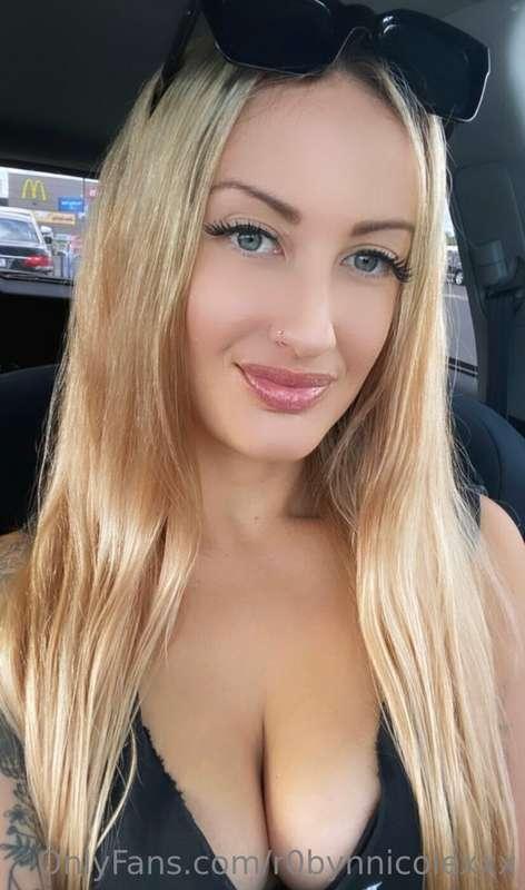 Suns out ☀️

Running errands
So happy to be feeling better x