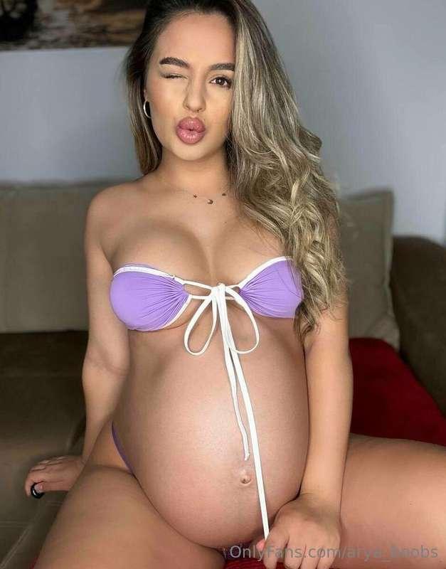 This PREGNANT Is So HORNY 🥵 @amyfoxxxx Made Her Account 😱 FR..