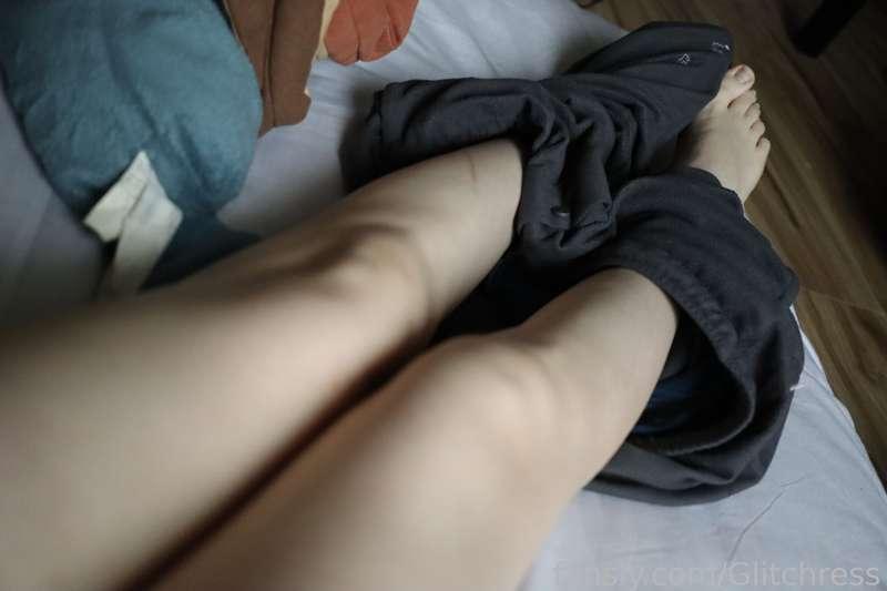 leggies! ^_^ 

#thighs #tease #fyp