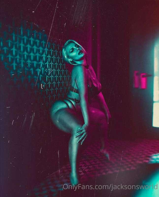 😈