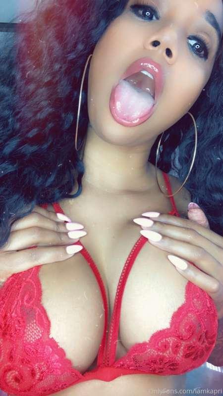 Touch the back of my throat 👅