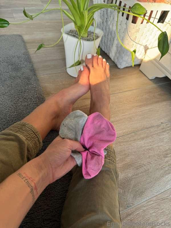 🥳GIVEAWAY 🥳Ever wondered what it feels like to smell my sock..