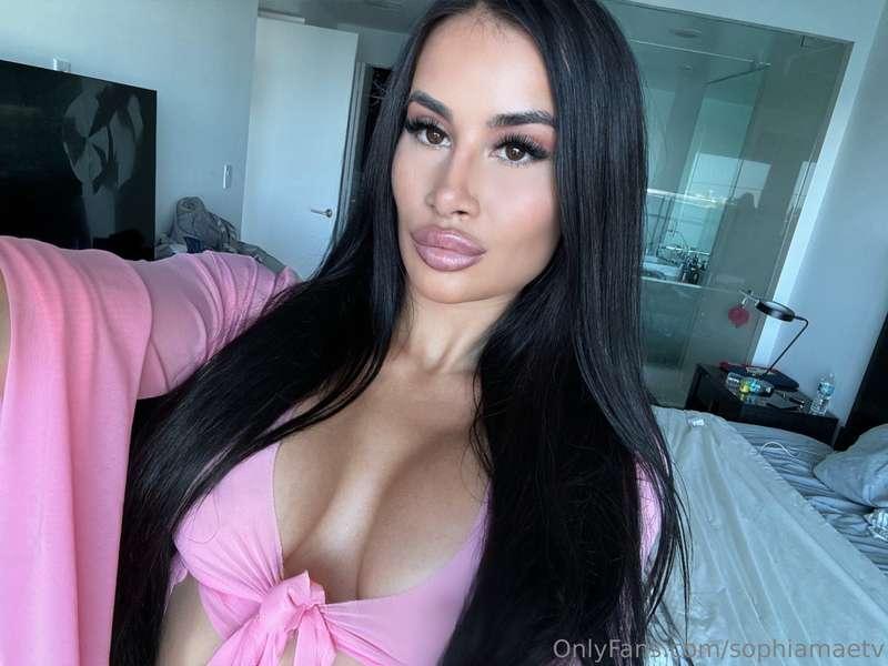 Waiting for you daddy 😚