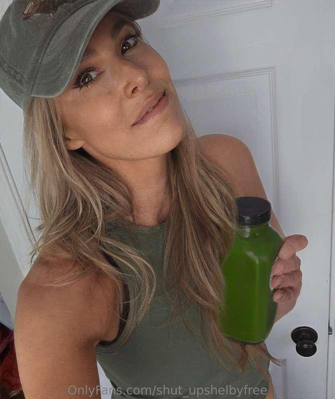 I'm alone and feeling horny, who's going to fix that? 🥵