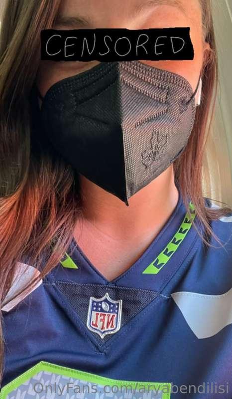 Football Sunday 🍻 Seahawks are about to play and I’m ready 🏈..