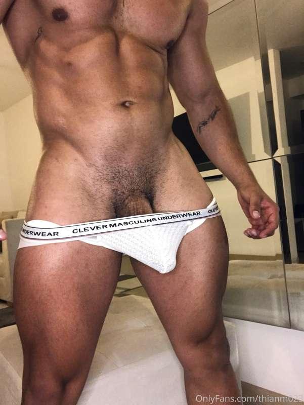 ¿Lo quieres afuera ? Bonito domingo mis Amigos 🖤