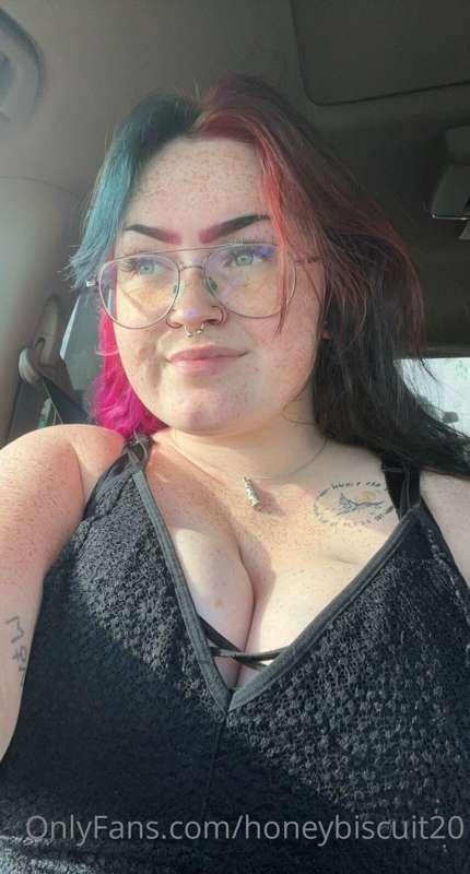 Check out my sister on her page! @bloodyhickies 
Her content..