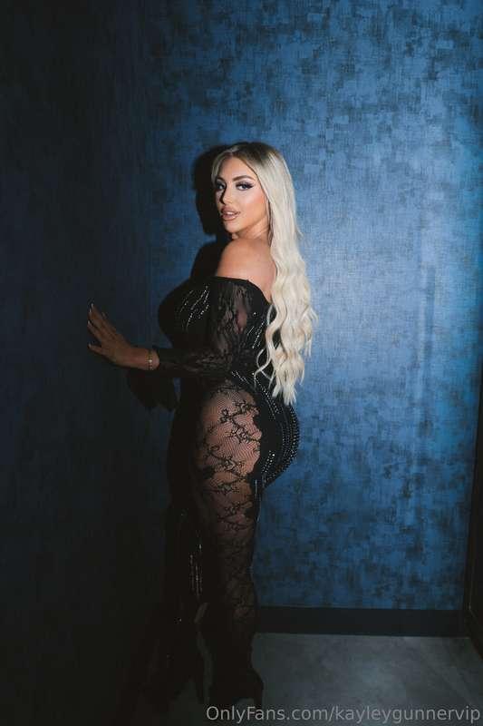 I love to spoil you with pics from my photoshoots 😍