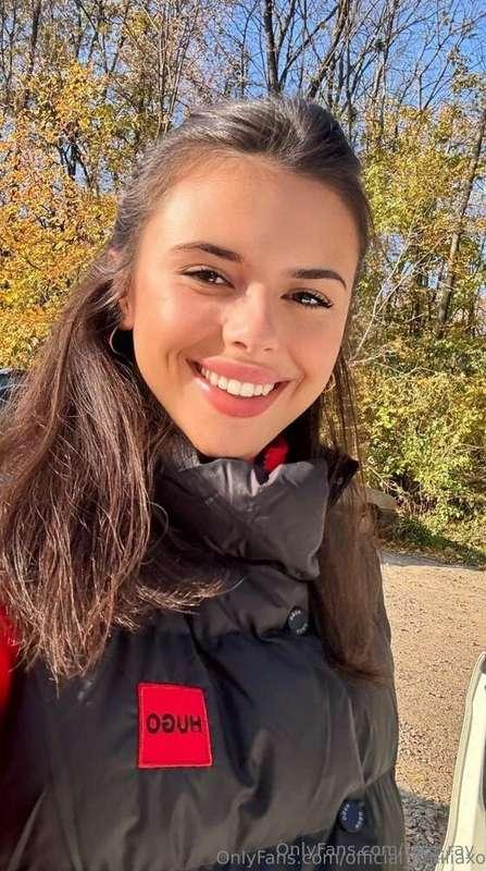 💓𝐅𝐑𝐄𝐄𝐄 𝐒𝐔𝐁𝐒𝐂𝐑𝐈𝐏𝐓𝐈𝐎𝐍💓 cute @official_emiliaxo just turned 19 ..