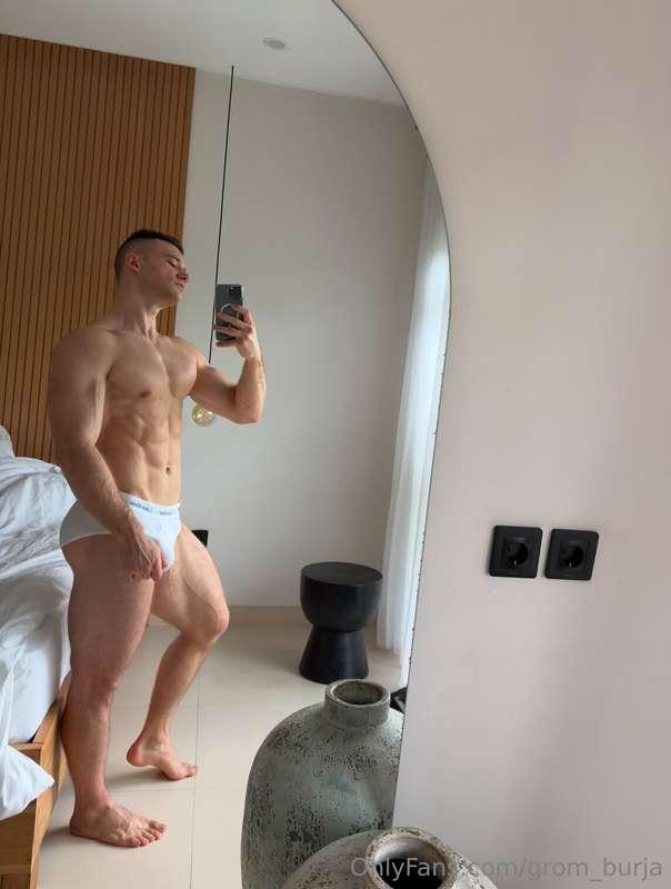 jocks are the hottest😈.@grom_burja_vip 