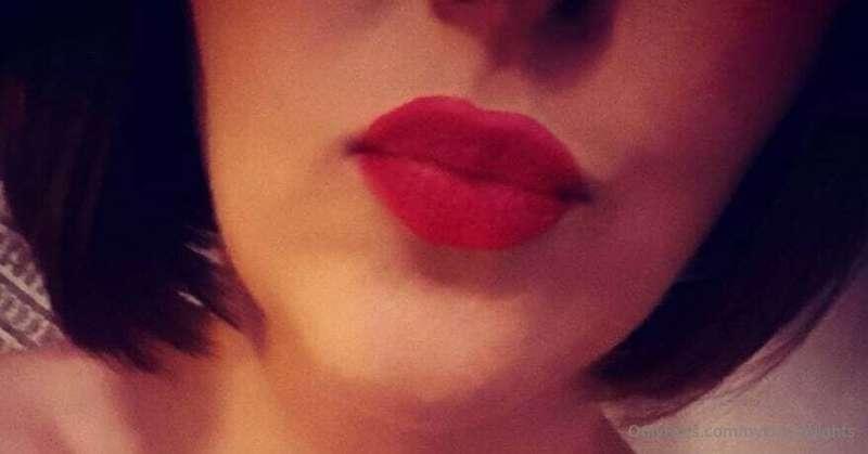 COMING SOON

Listen to the voice of your Vintage Goddess as ..