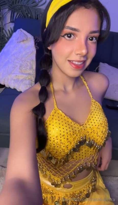 Good morning babe!! how's your day going? Loving my outfit? ..