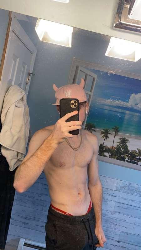 wanna lick what's in my hand?🥵🍆😍