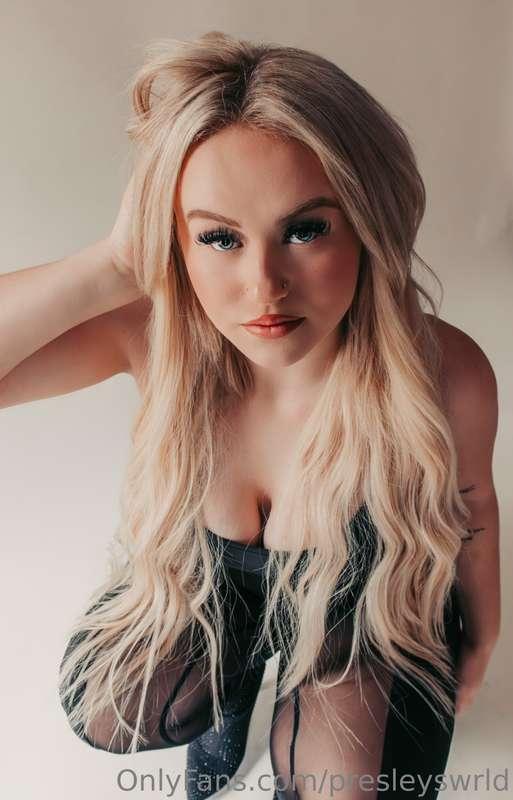 My eyes says everything I'm not to whisper out loud... 👁️💋