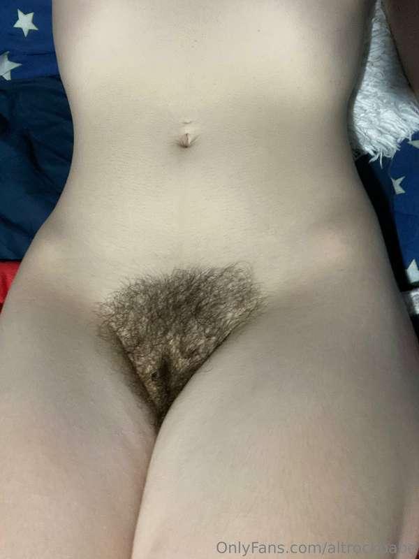 Do you mind eating hairy pussy?