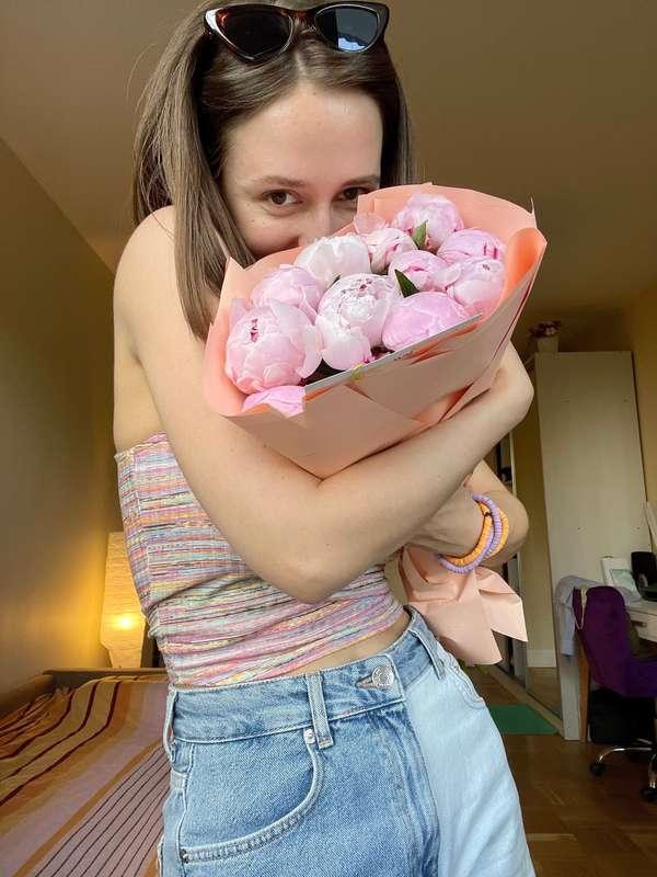 Today, Russia celebrates International Women's Day 🌸🌸🌸
March 8 is one of the most beloved holidays in our country, when all women are literally inundated with bouquets and gifts.💝💐
 all the men around become gallant gentlemen and congratulate all the women around. of course, it is very pleasant.🥰
 and I love this holiday also because it means the freedom and independence of women. and in our country, women also actively congratulate each other on this holiday.💕
💋If you like me and my work and you also want to congratulate me, do you know what to do💋

#fyp