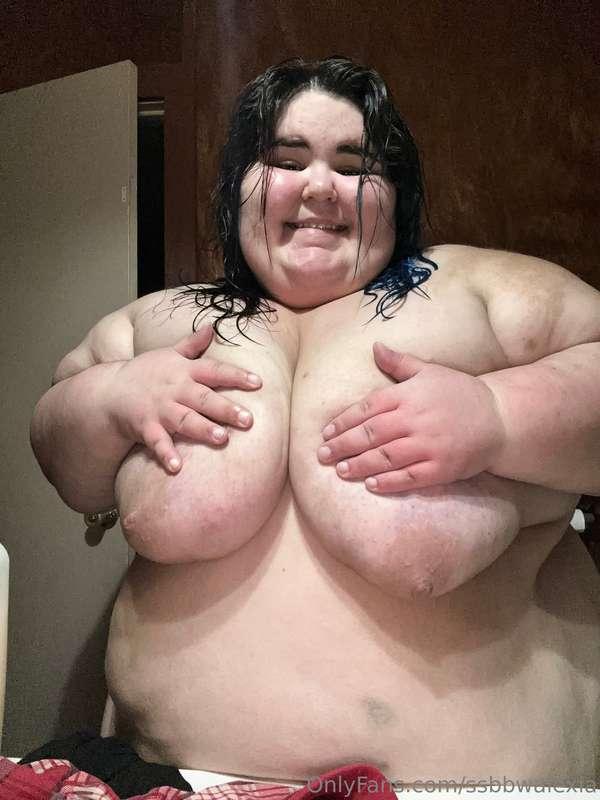 Would you suck on my nipples? 😘