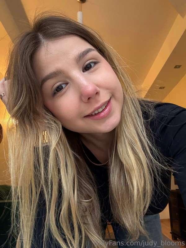 I look a little tired, it's been a rough start to the week🥴I..