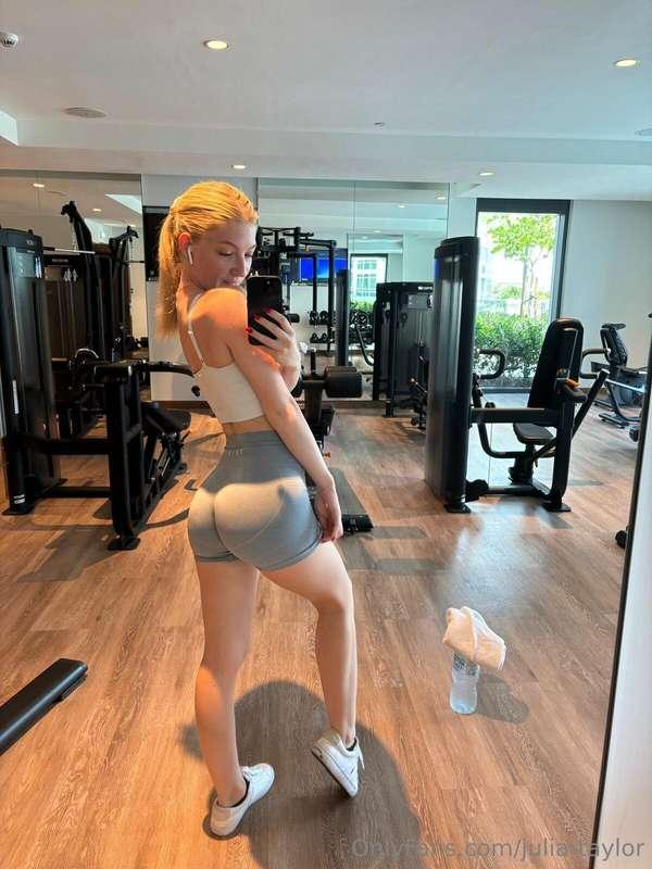 Be a woman with a good ass...🍑