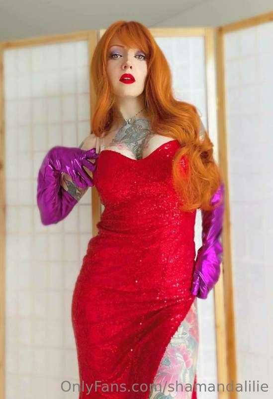 Would you rather I lift or lower the dress? 😏