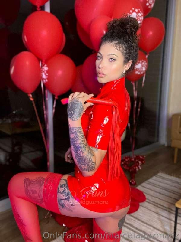I feel super sexy in this outfit💟
I can be your submissive o..