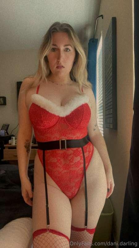 Happy Friday! You counting down for Christmas? 🤶
