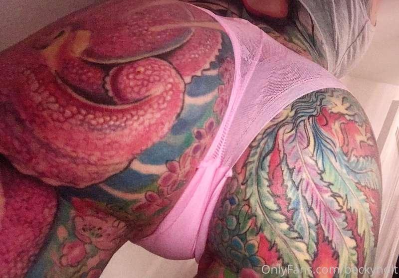 Pink pussy wedgie 💓