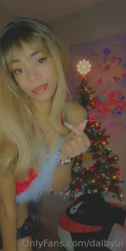 Merry Christmas 🤶 🎄 tell me how hot I'd look under your tree..
