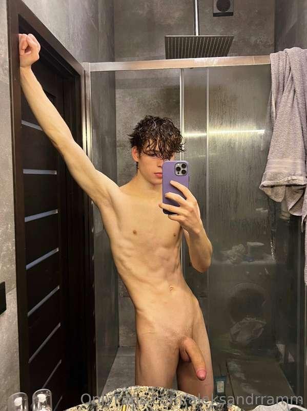 will you take a shower with me? 🧼🍭