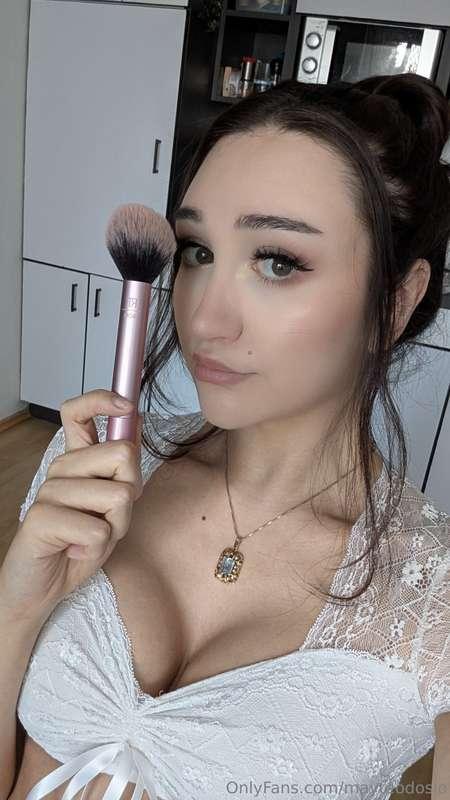 just me getting ready for our date 😋